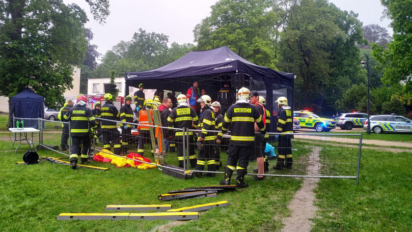 В Чехии молния в парке ударила 18 человек: среди пострадавших дети.