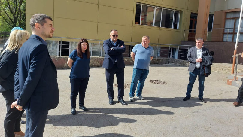 Elevii liceului Liviu Deleanu din Chișinău vor învăța online și luni