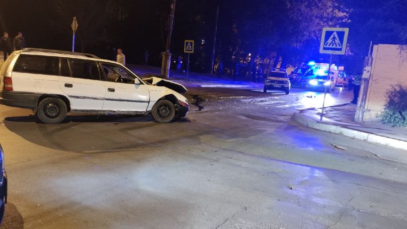 Accident violent la Buiucani: Câțiva polițiști, răniți. Primele imagini