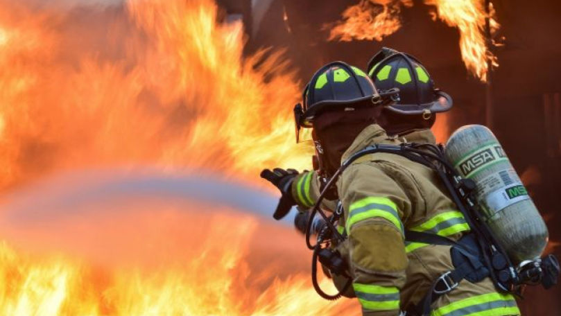 4 echipe de pompieri au intervenit pentru a stinge incendiul din Șișcani