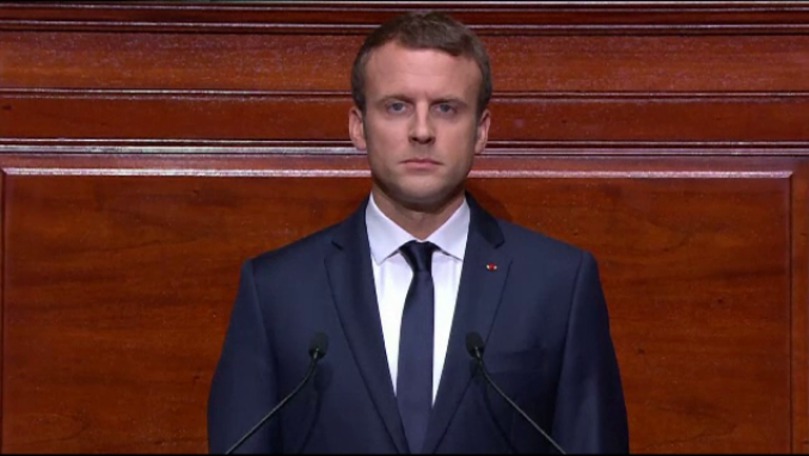 Macron: Nu ar trebui să ne arătăm niciodată slabi în faţa lui Putin