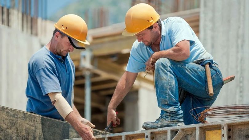 Профсоюз требует повышения зарплат в строительной отрасли.