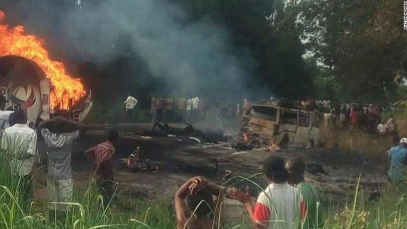Tragedie în Nigeria: Un rezervor cu petrol s-a răsturnat şi a explodat