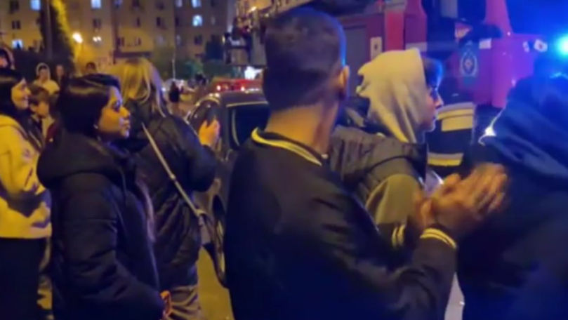 Жители столицы выступают за запрет пиротехники после возгорания балкона.