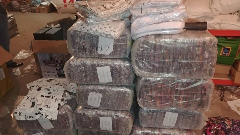 Mărfuri de 200.000 lei de la piața Km 7, confiscate de Serviciul Vamal