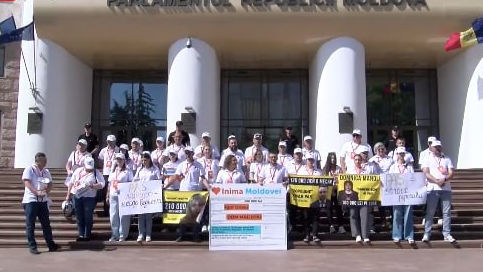 Protest la Parlament, organizat de Inima Moldovei: Poporul sărăcește