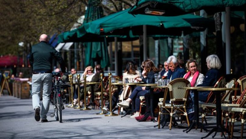 Economia Suediei se prăbuşeşte, deşi afacerile au rămas deschise