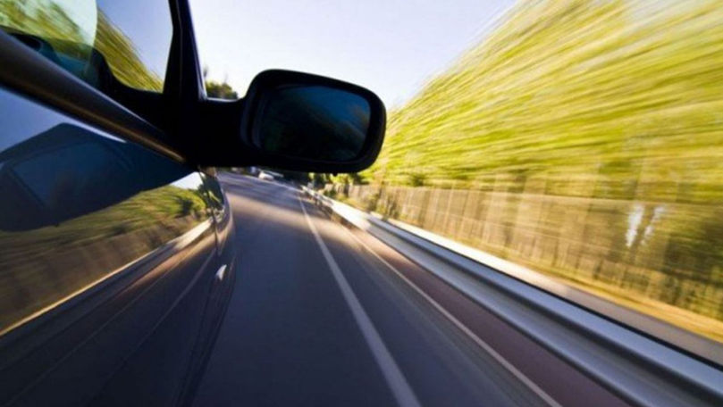 Un șofer a depășit limita de viteză cu peste 60 km/h: Ce riscă