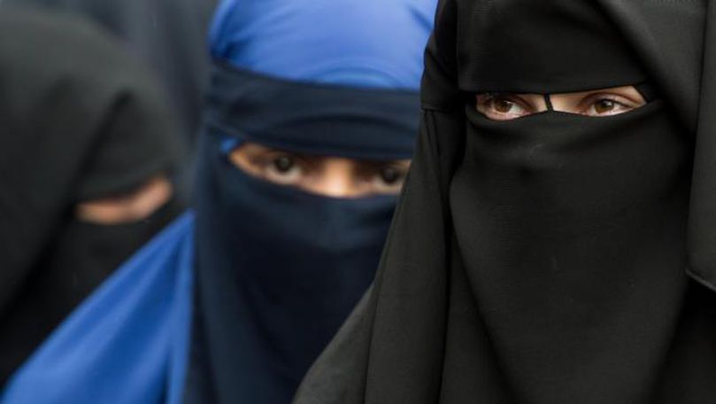 Olanda: Vălul islamic, interzis în clădirile publice