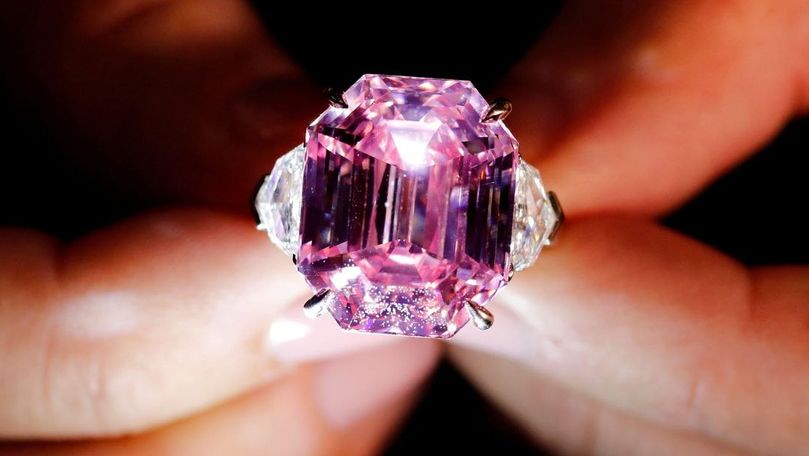 Diamant roz, vândut la preț record de 50 de milioane de dolari