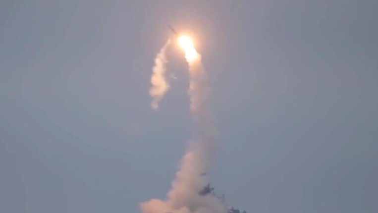 Rusia trage cu rachete nucleare goale. Momeală și disperare