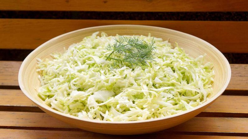 Cea mai subestimată salată devine vedeta verii. Secretele experților