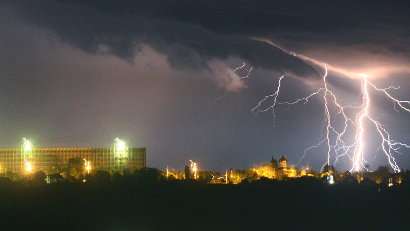 Alertă meteo: Cod Galben de ploi cu fulgere și grindină. Perioada vizată
