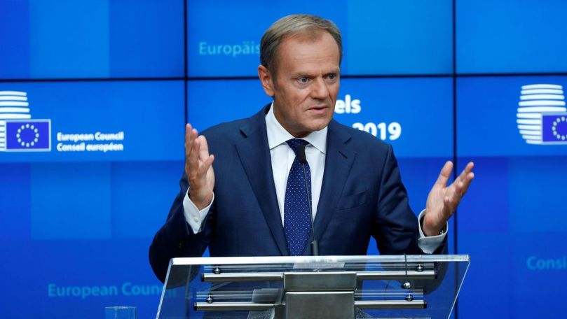 Бывший глава Европейского совета Дональд Туск заявил о поддержке Санду.