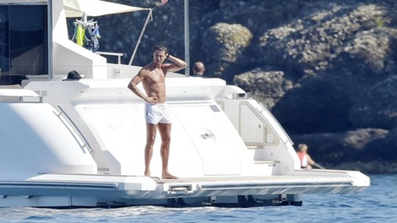 Cristiano Ronaldo sărbătoreşte titlul alături de familie pe un yacht