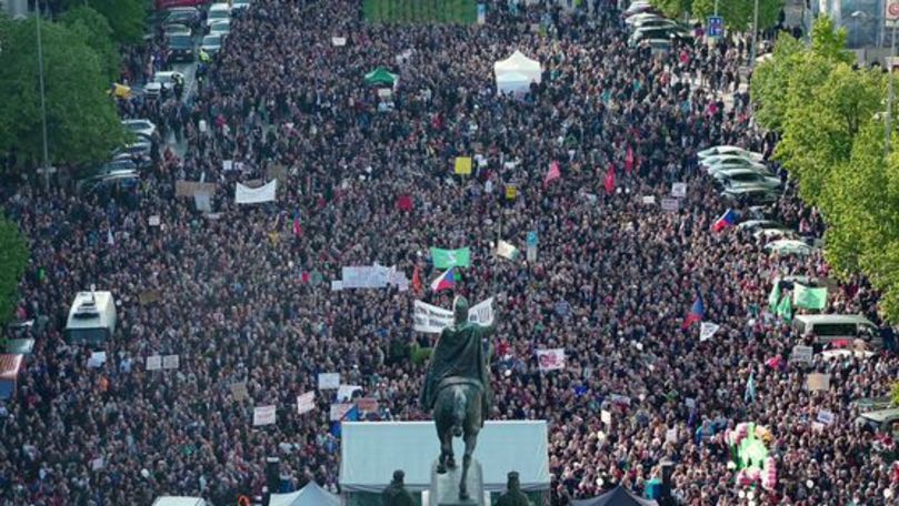 Mii de persoane au protestat la Praga faţă de Guvernul ceh
