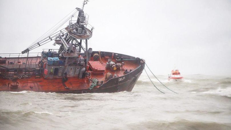 Marinarii de pe nava eșuată în portul din Odesa au fost salvați
