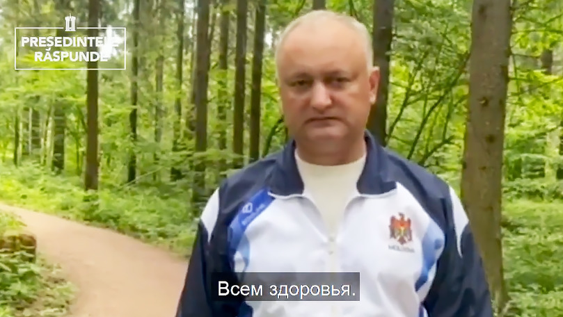 Додон записал видео из подмосковного леса.