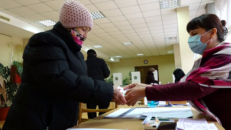 Locuitorii din Cupcini au ieșit din nou la vot: Cum decurg alegerile