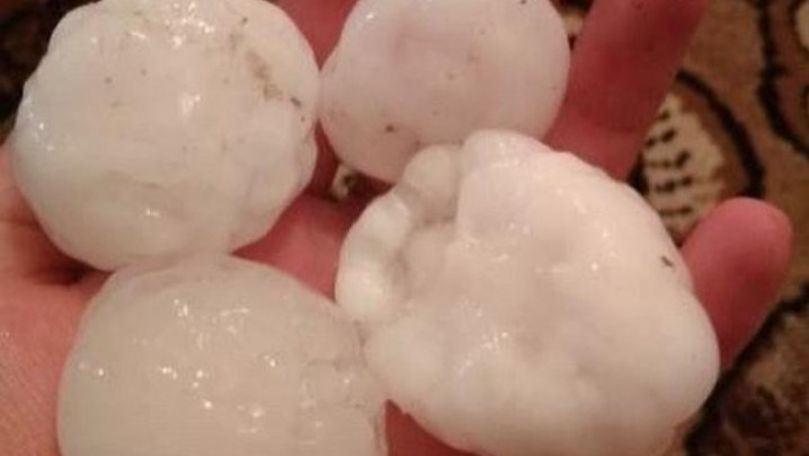 Grindină într-o regiune ucraineană și ploi torențiale în România