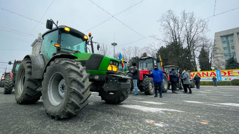 Fermierii protestează a doua zi: Solicită o întrevedere cu Recean