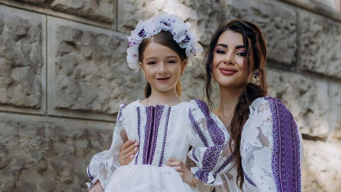 A cucerit internetul: Tânăra care face ședințe foto ca pentru reviste
