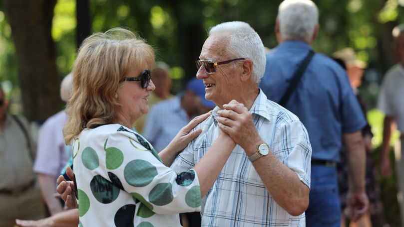 Seniorii din Capitală, invitați la spectacole muzicale în aer liber