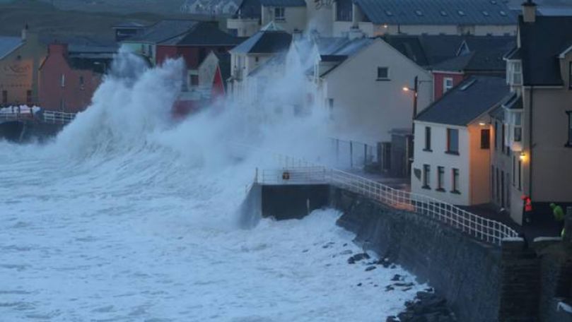 Atenționare de călătorie pentru Irlanda: Furtună și cod de vânt