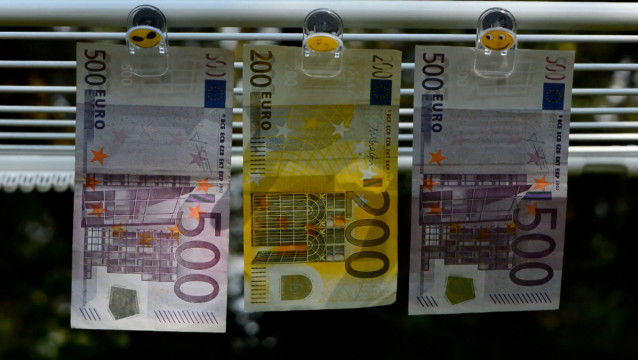 Germania: De ce păstrează nemții banii în numerar. Motivele principale