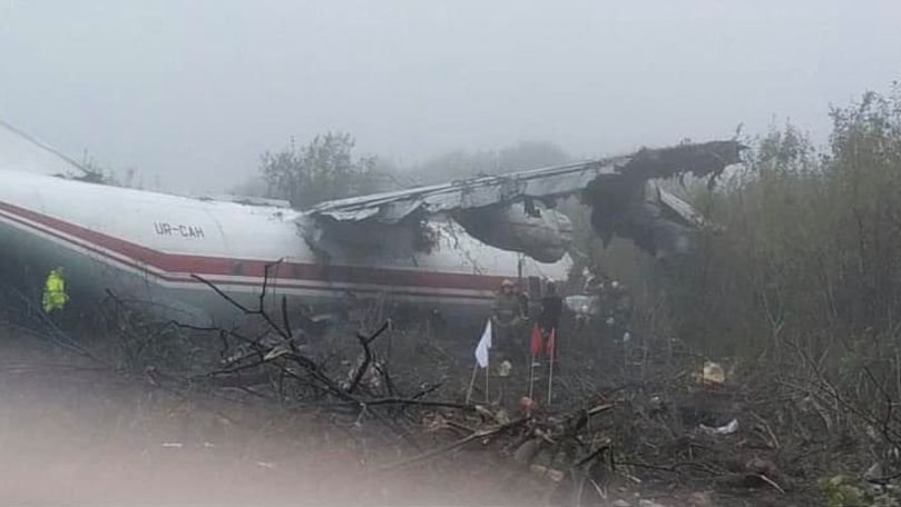 Un avion s-a prăbușit la aterizare în Ucraina. Sunt 3 morți