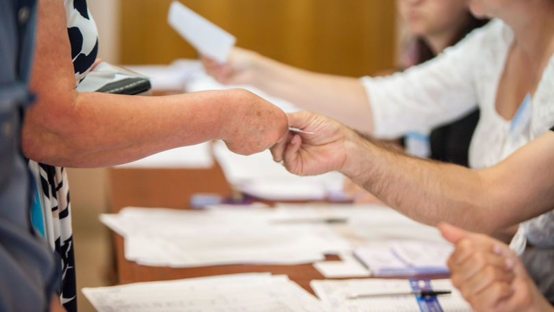 Alege informat: Cetățenii cu drept de vot