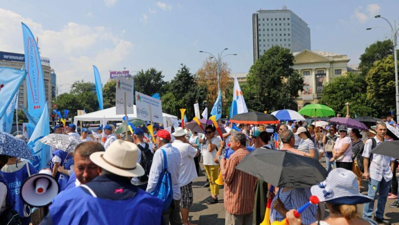 Sindicaliștii au ieșit la proteste în Piața Victoriei din București