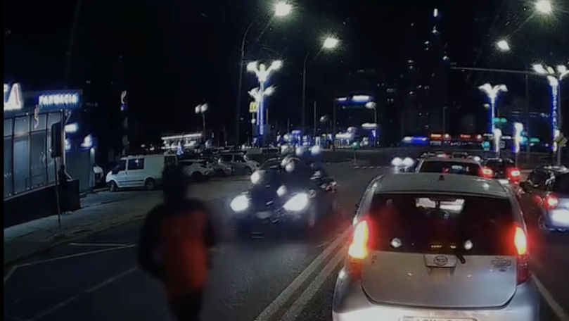 Grav accident în Chișinău: Un pieton, lovit în plin de un automobil
