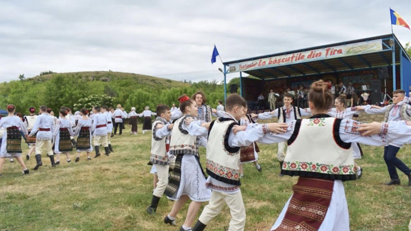 Astăzi toate drumurile duc spre Țâra: Festivalul Bășcuțelor revine