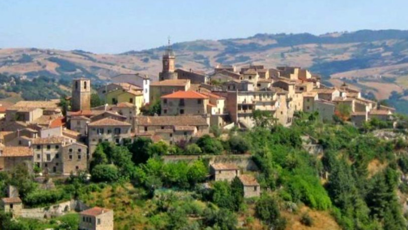 Un sat din Italia scoate la vânzare case în valoare de 1 euro