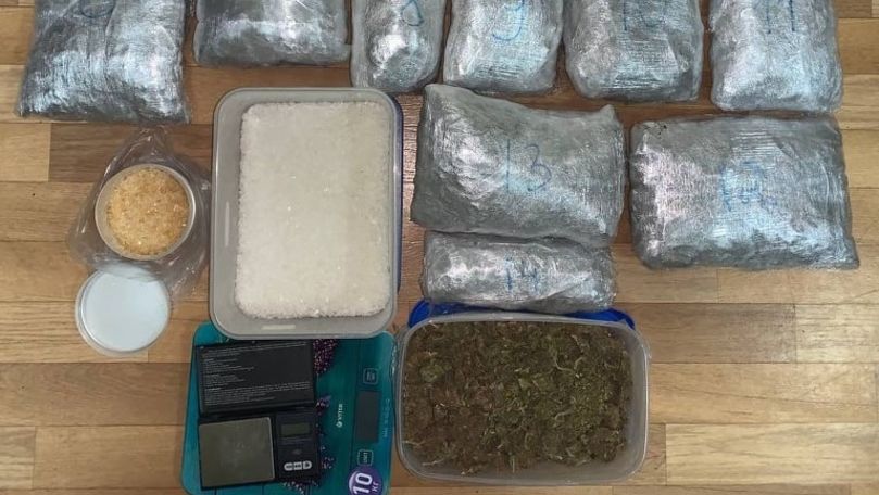 Import de droguri în valoare de 5,6 milioane lei: 3 moldoveni, reținuți