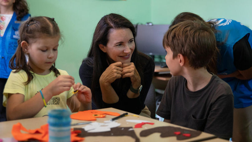 Celebra actriță Kristin Davis a vizitat refugiații ucraineni din Moldova