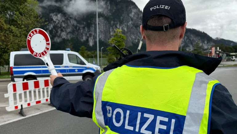 Germania prelungește controlul la frontiere. Mii de migranți, respinși