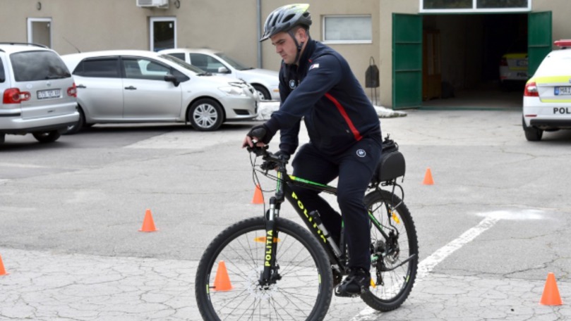 20 de polițiști au învățat cum să patruleze corect pe biciclete