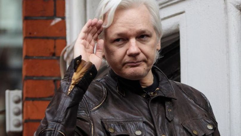 Fondatorul WikiLeaks, arestat la Londra. Primele imagini
