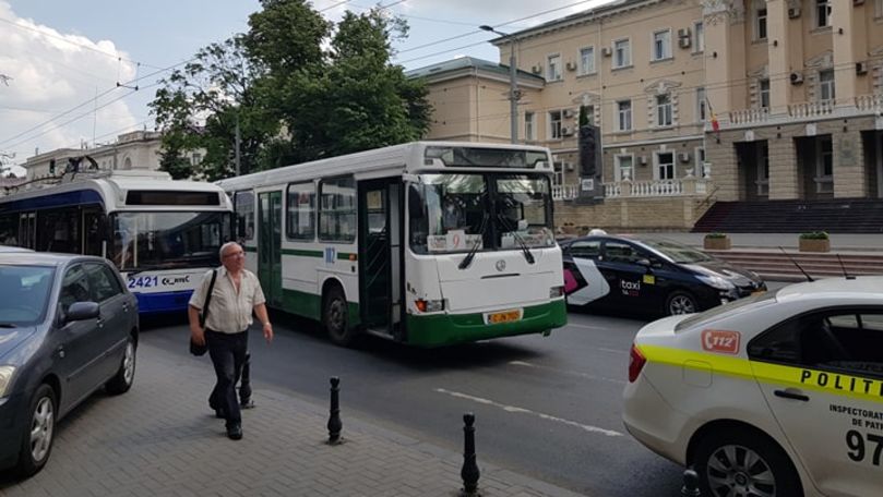 Un autobuz s-a ciocnit cu un troleibuz în centrul Capitalei