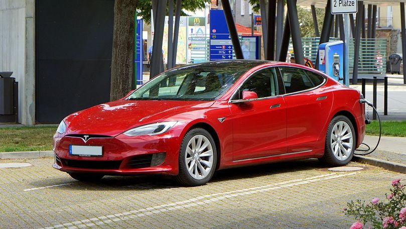 Elon Musk anunță o scădere a prețului unui model Tesla
