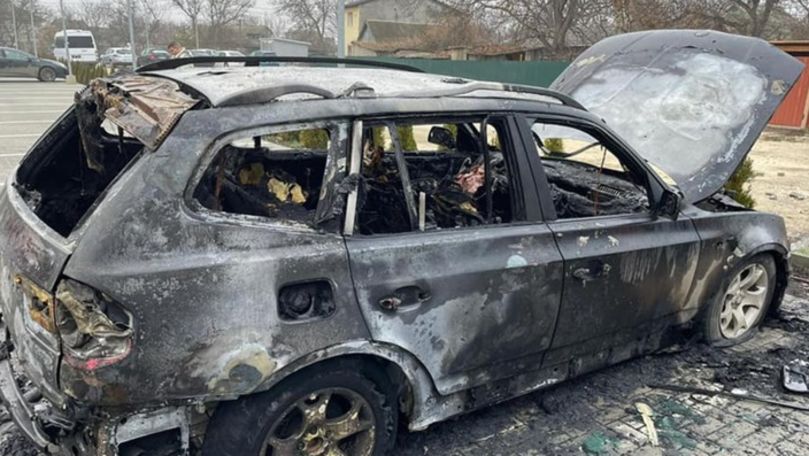 В Каушанах подожгли автомобили активного участника протеста фермеров.