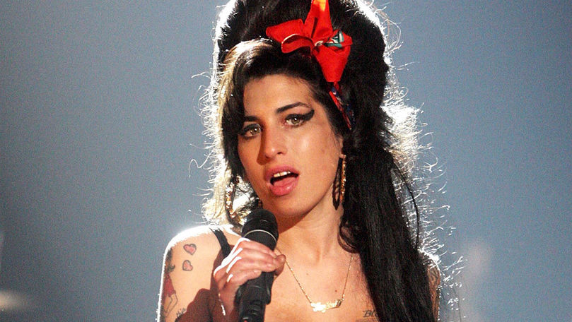 Garderoba cântăreţei Amy Winehouse, scoasă la licitaţie