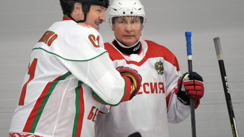 Putin și Lukașenko au făcut echipă într-un meci de hochei pe gheață