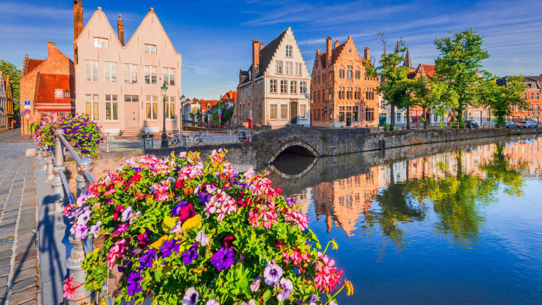 Belgia le cere turiștilor să nu fure pavajele de pe străzile istorice