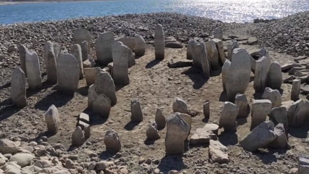 Stonehenge-ul spaniol a ieșit la suprafață după ce un lac a secat
