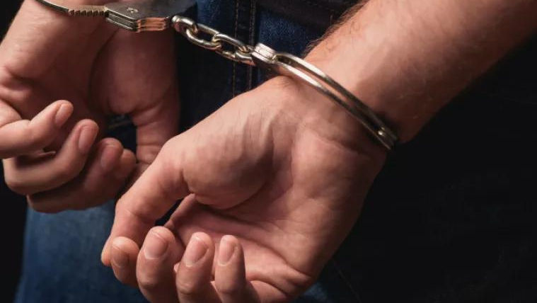 Un tânăr, reținut în troleibuz. Poliția vine cu explicații