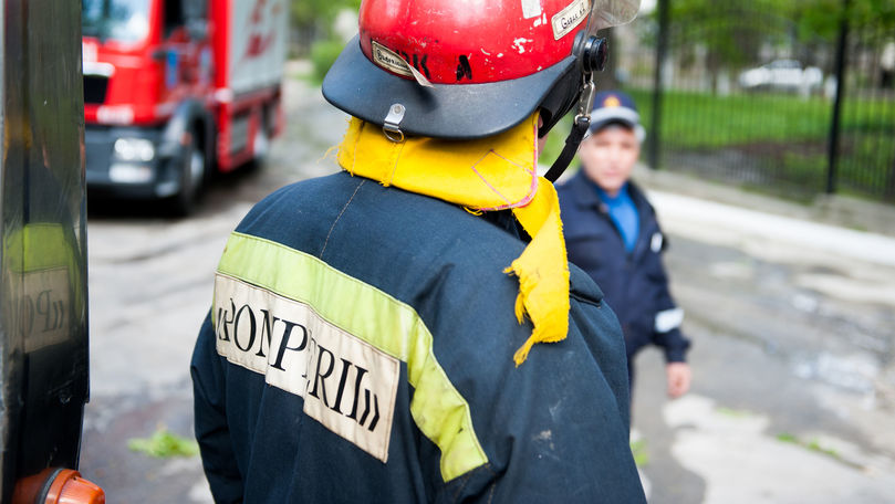 В столице загорелась квартира, в которой находились 3 детей.