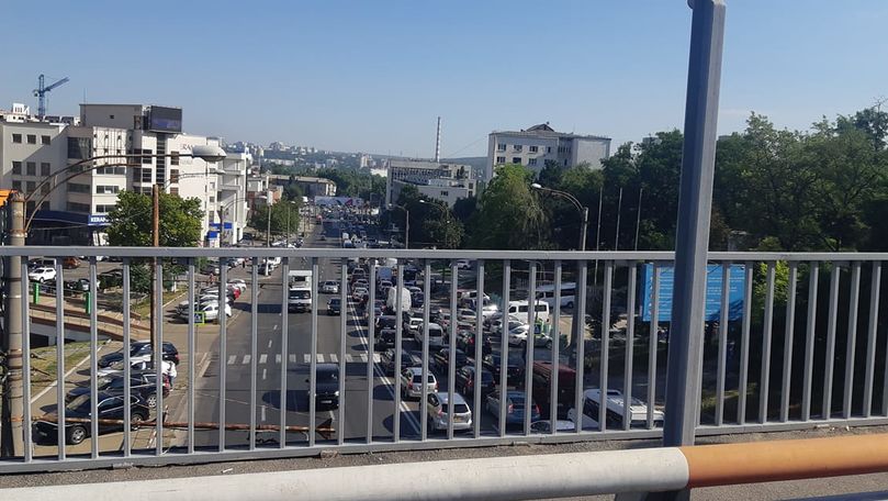 Atenție, șoferi: Ambuteiaje kilometrice pe mai multe străzi din Capitală